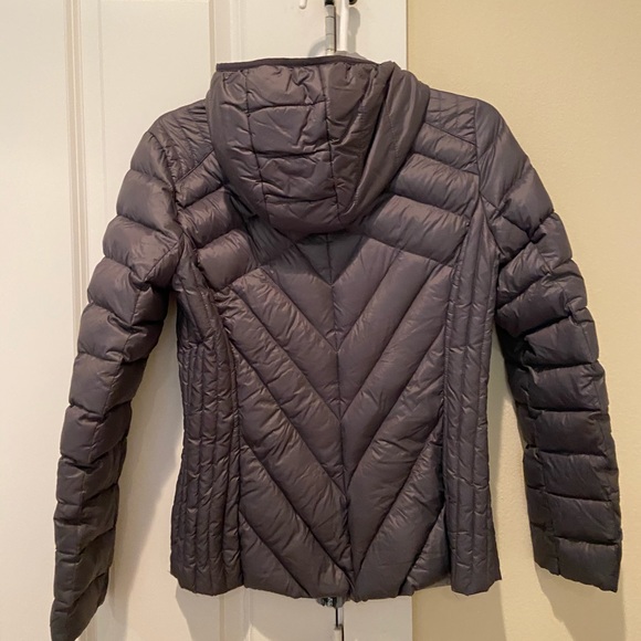 bcbg grey puffer jacket - Picture 3 of 4